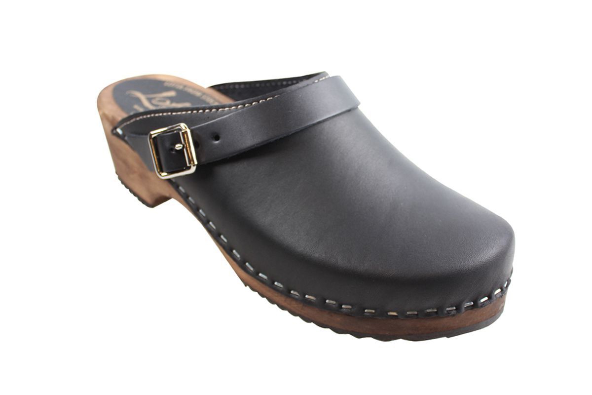 black clogs with strap