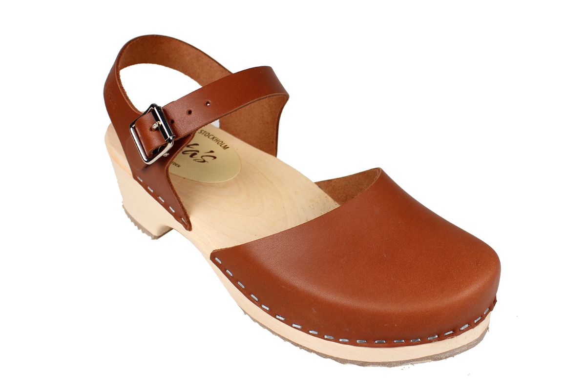 Low Heel Closed Toe Clogs in Tan Leather