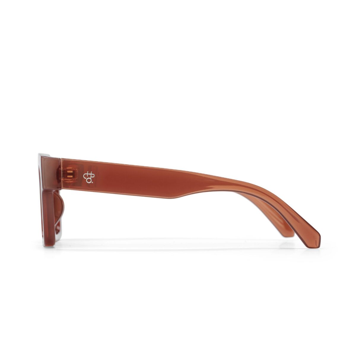 CHPO Max sunglasses in Burgundy made of 100% recycled plastic. Available at Lotta from Stockholm