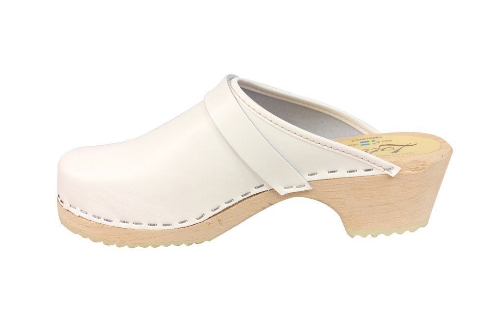 Classic white Clogs in PU Leather | Lotta from Stockholm