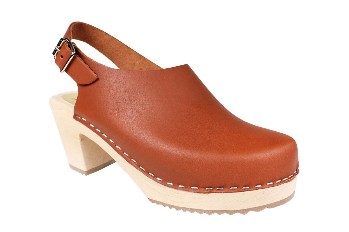 LARALYN is our gal, our go-to clog for any season. | Instagram