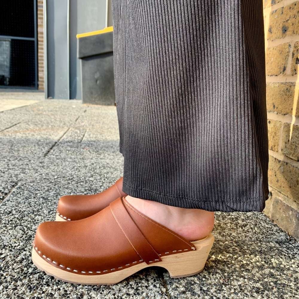 Classic Clogs for Women in Cinnamon | Lotta from Stockholm
